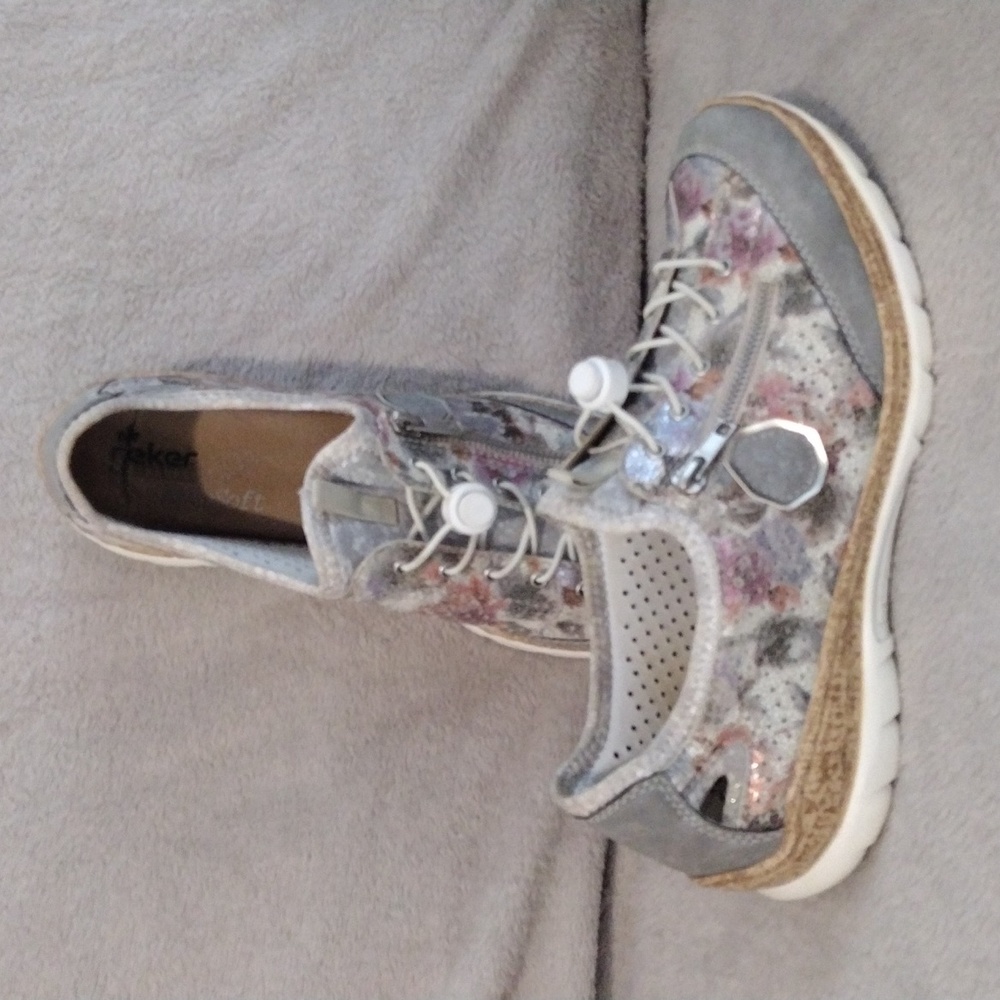 RIEKER Women's slip on, sz 41
